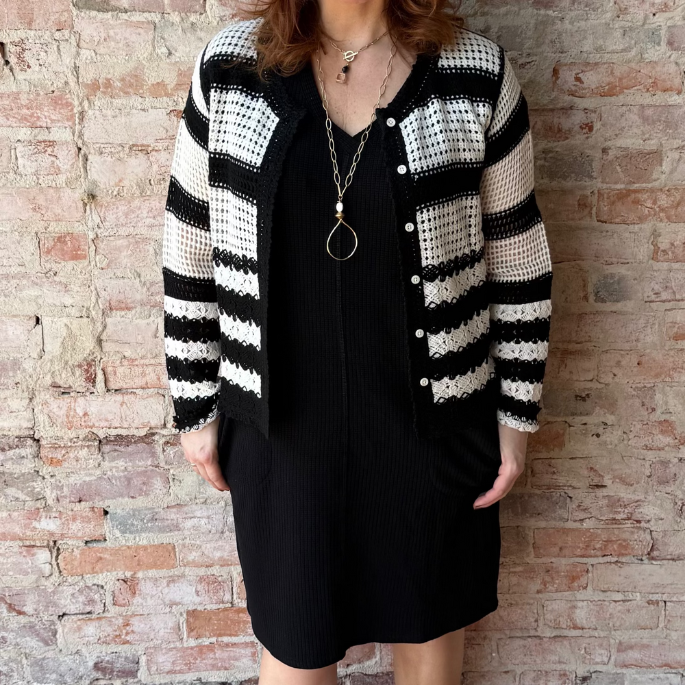 "Women’s fresh and vibrant blouse – lightweight, breathable fabric with a delicate and stylish design, perfect for any occasion."