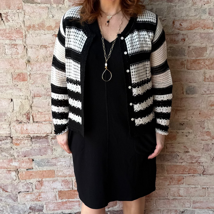 "Women’s fresh and vibrant blouse – lightweight, breathable fabric with a delicate and stylish design, perfect for any occasion."