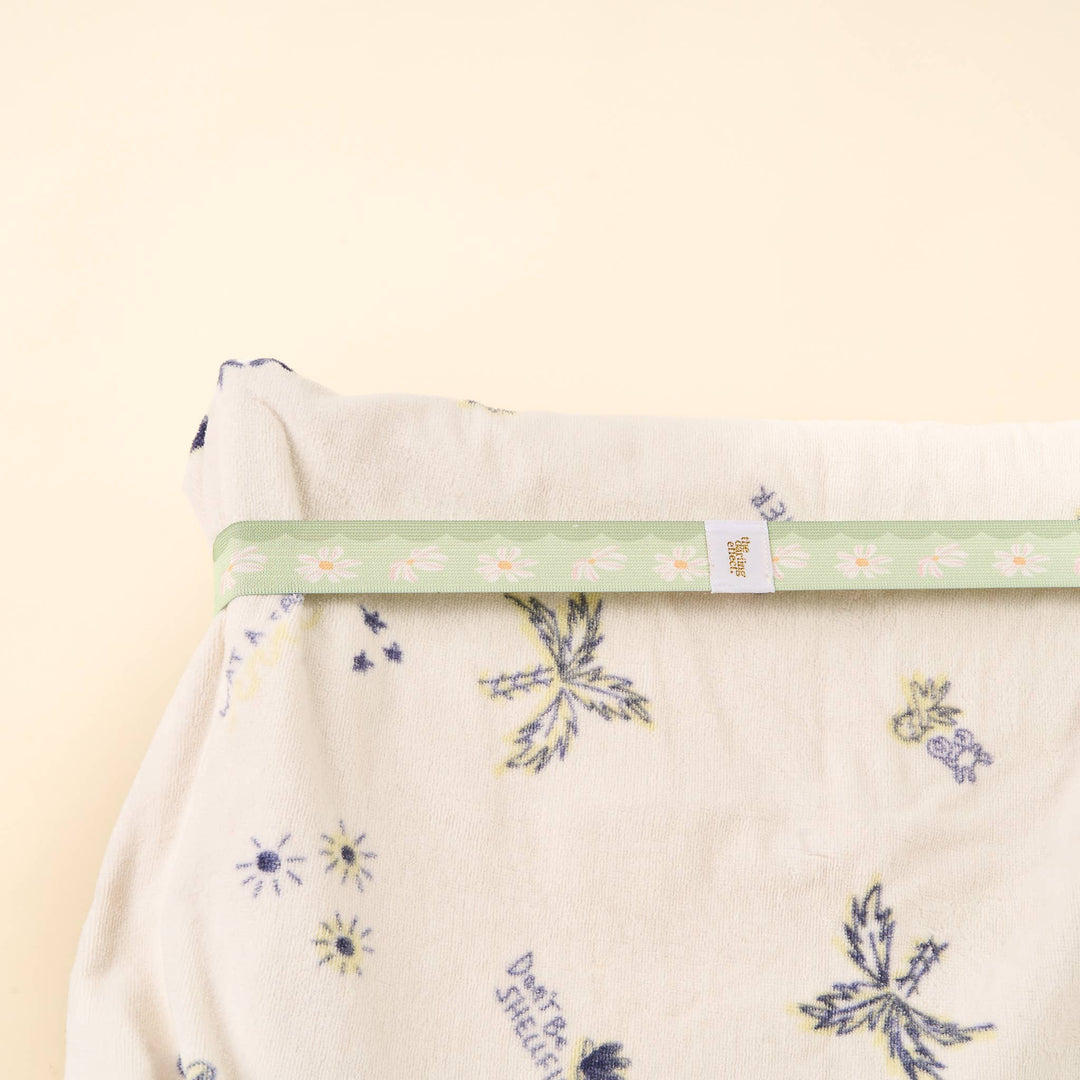 Stay-Put Towel Band-Scalloped Floral Sage