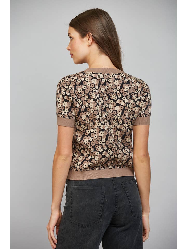 Floral Pattern Jacquard Knit V-Neckline Short Sleeve Sweater