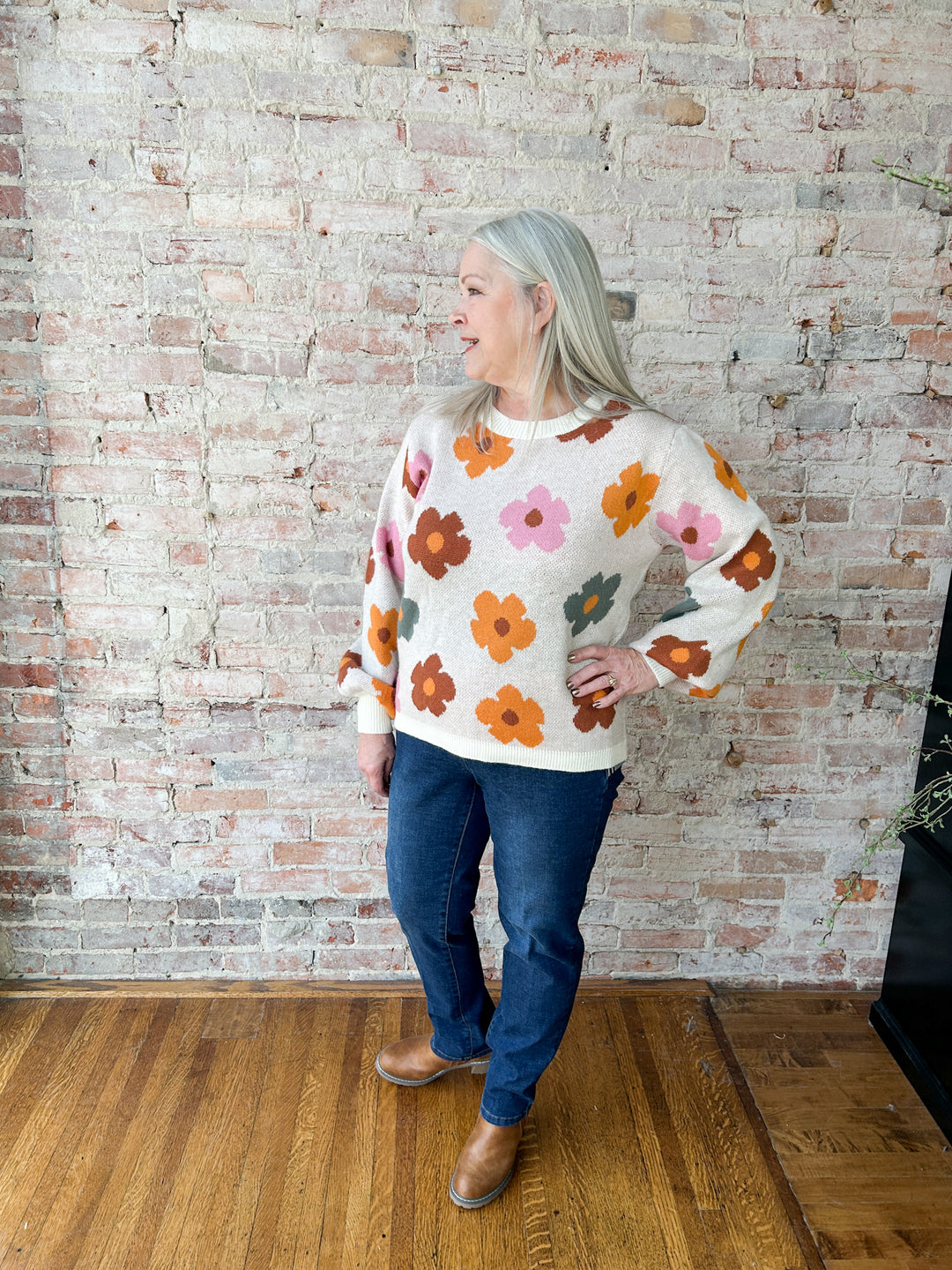 Floral Print Knit Pullover w/ U-Neck