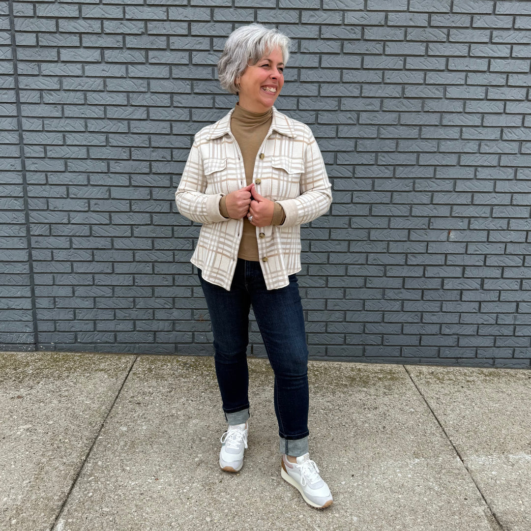 Women's button-down shirt with chest pockets and a hi-lo hem – model Becky wears a medium, fits true to size.

