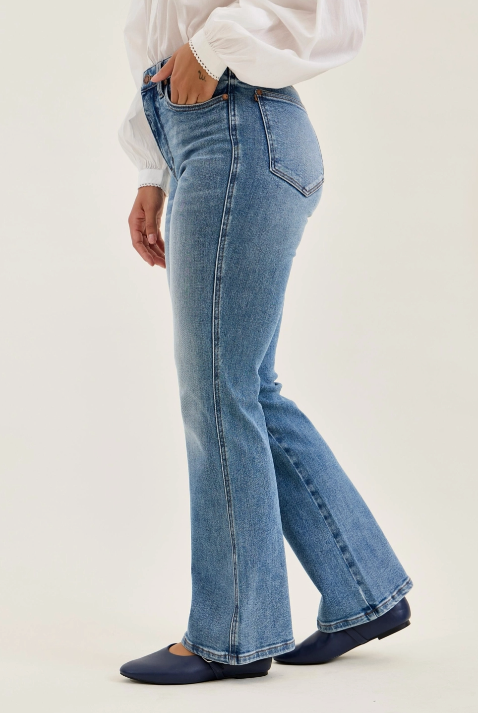 Judy Blue HW Daisy Bootcut Instant Classic