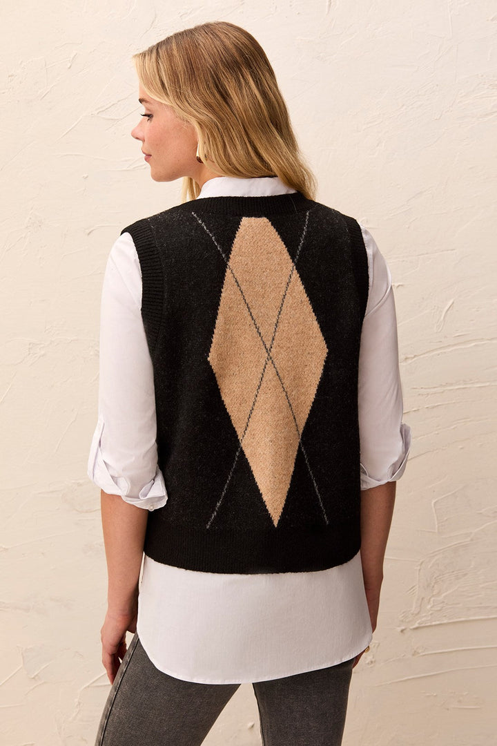Sweater Vest with Button