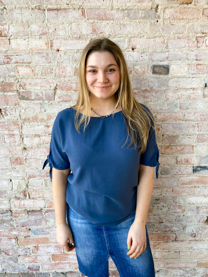sleeve tie round neck top